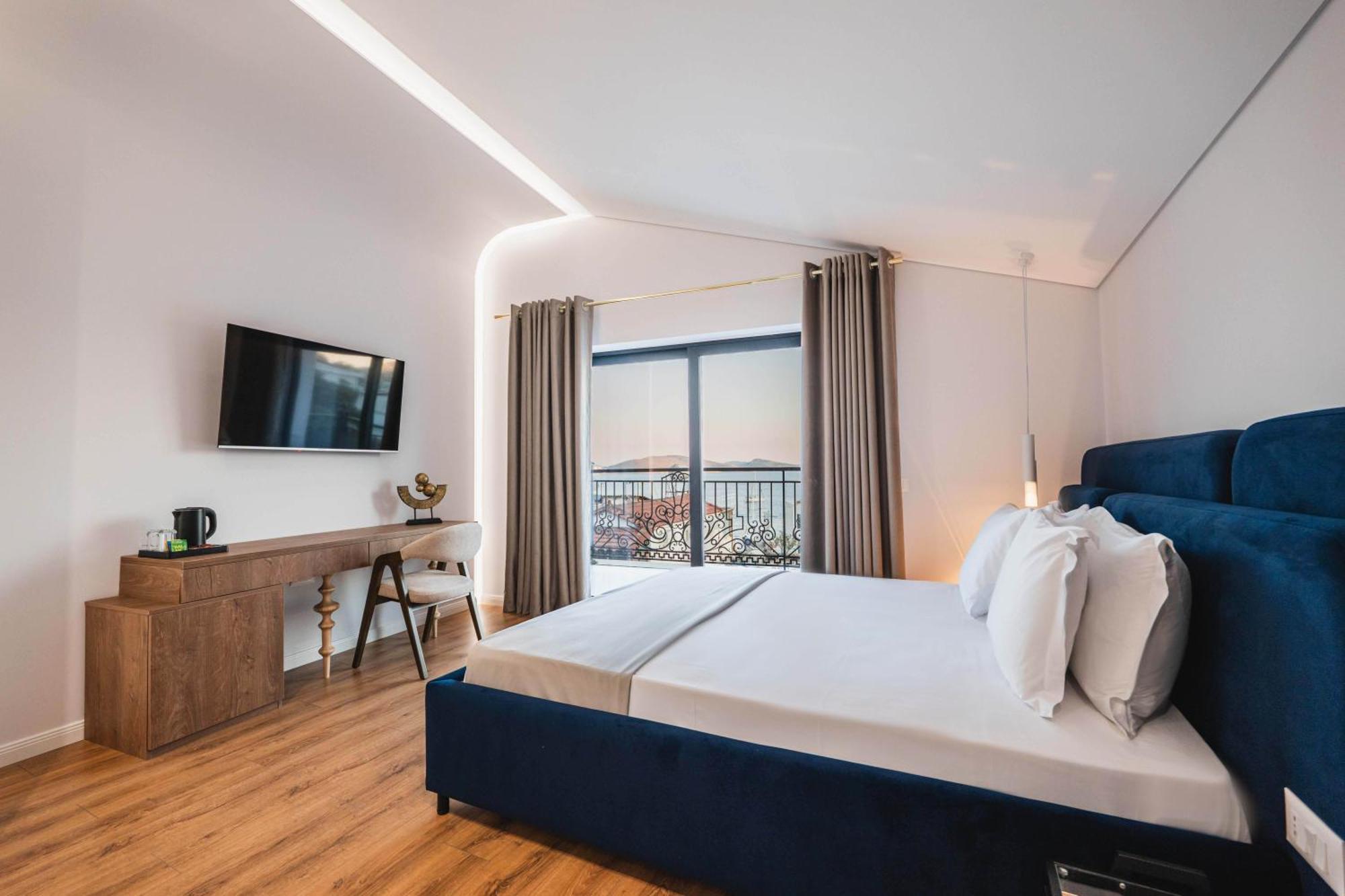 Hotel Mae Select