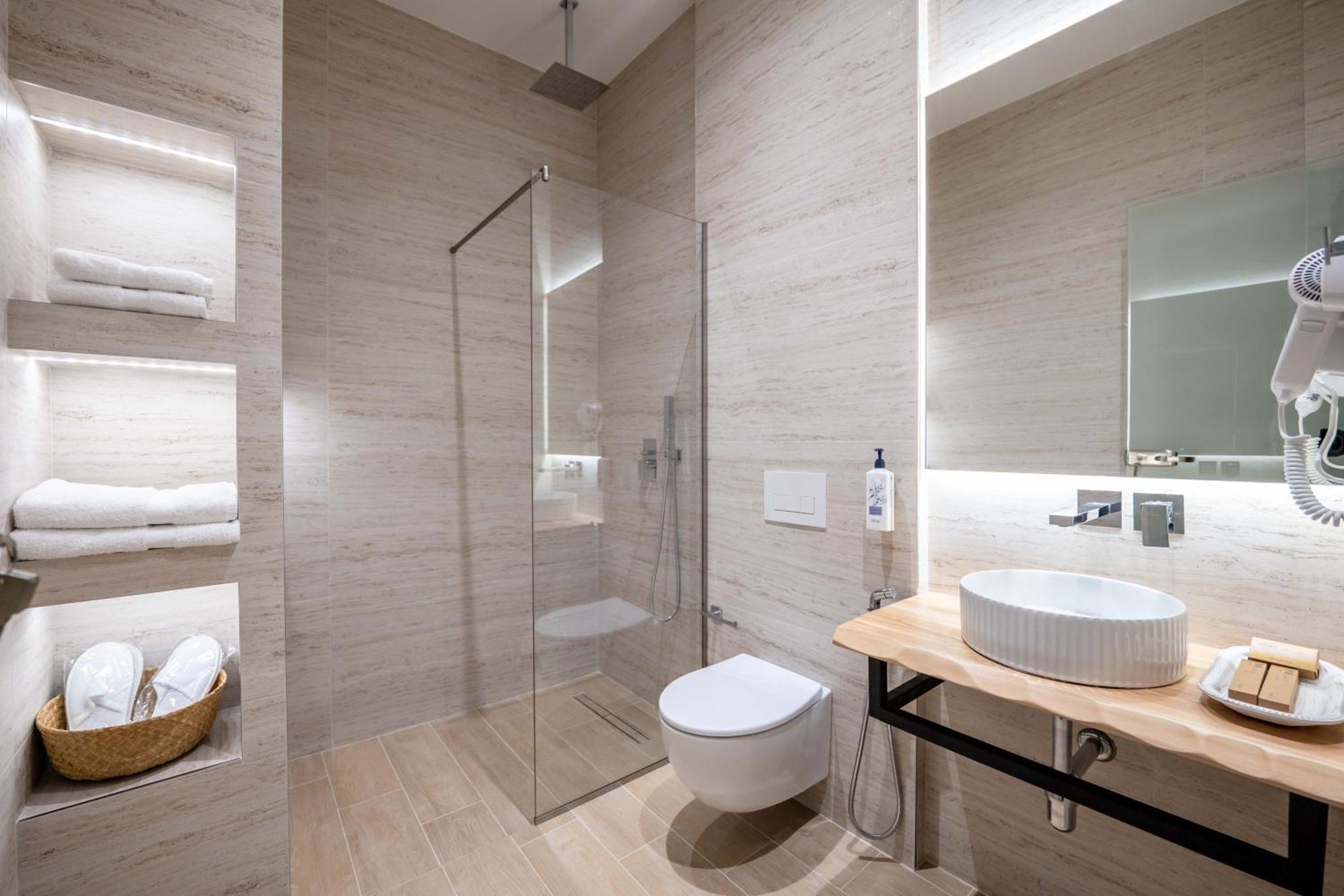 Hotel Mae Select